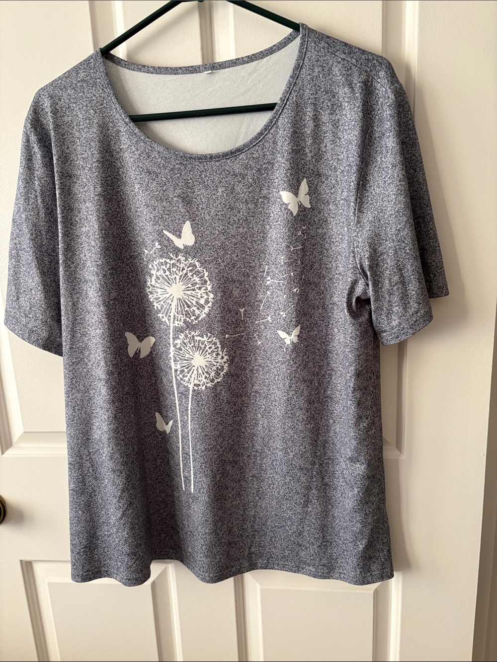 Source Unknown Gray Short-Sleeve Tee with White Dandelion & Butterfly Print